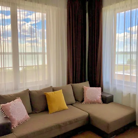 Summerland Mamaia